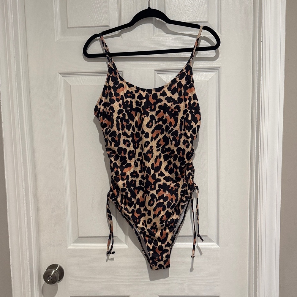 Leopard Print One-Piece Swimsuit - Tan & Black